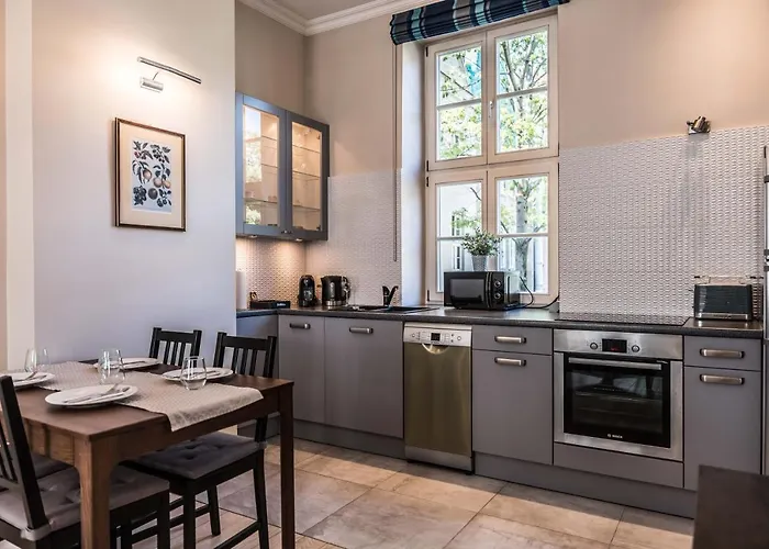 Апартаменти Rent Like - Slusarska 13 *